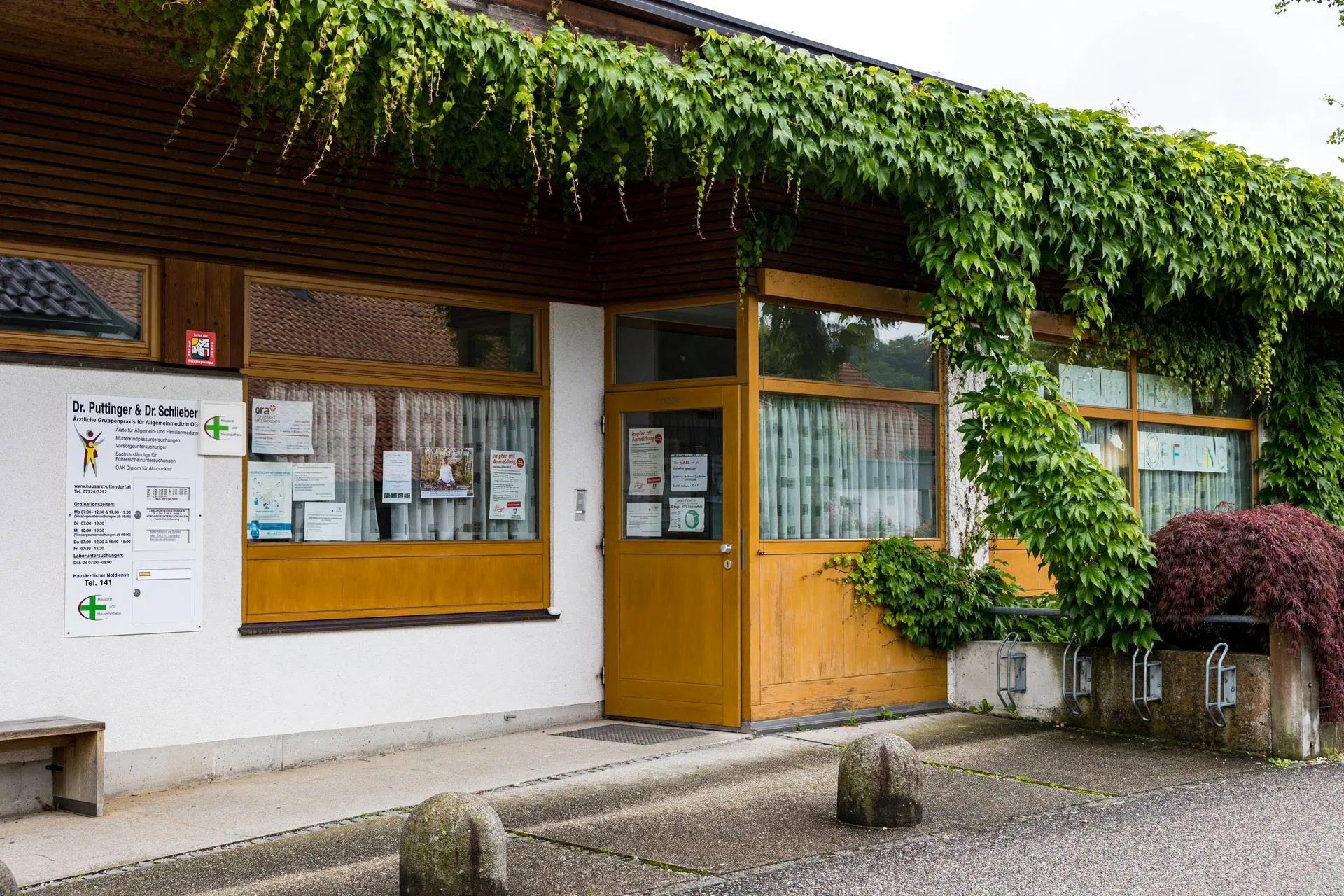 Eingang der Ordination in Bergheim